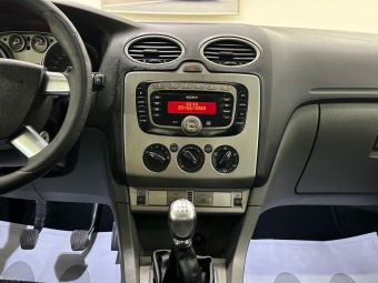 Ford Focus, 1.6 л, МКПП, 2010 фото 12