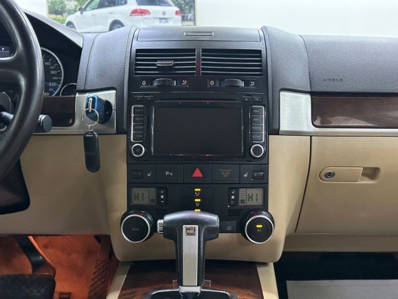 Volkswagen Touareg, 3.0 л, АТ, 2009 фото 16