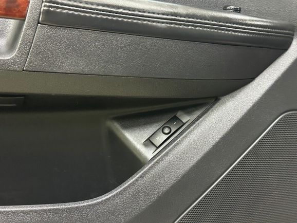 Chrysler 300C, 2.7 л, АТ, 2008 фото 10