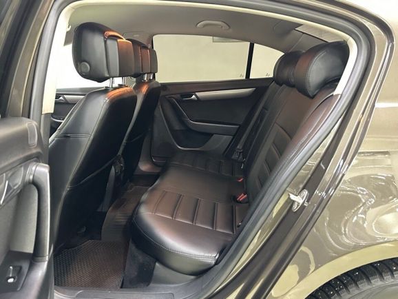 Volkswagen Passat Style, 1.8 л, Робот, 2012 фото 10