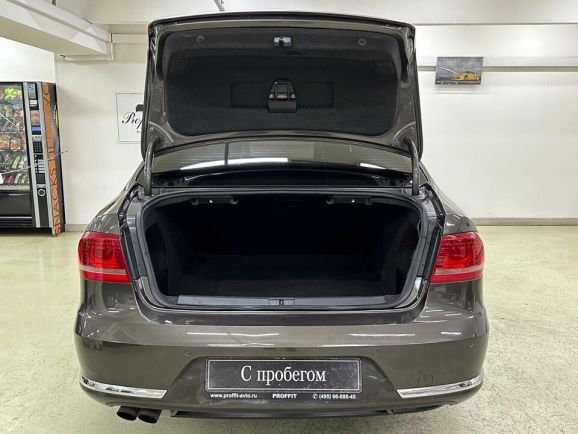 Volkswagen Passat Style, 1.8 л, Робот, 2012 фото 1