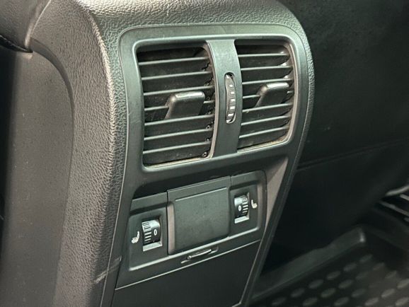 Volkswagen Passat Style, 1.8 л, Робот, 2012 фото 2