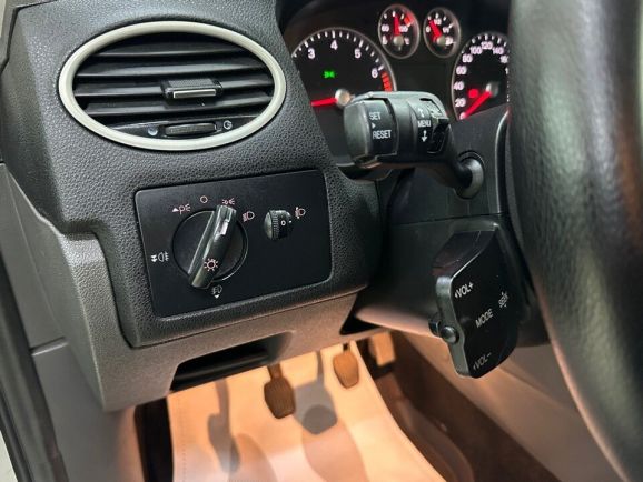 Ford Focus Ghia, 1.6 л, МТ, 2008 фото 13