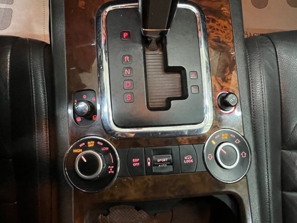 Volkswagen Touareg, 3.0 л, АТ, 2010 фото 16