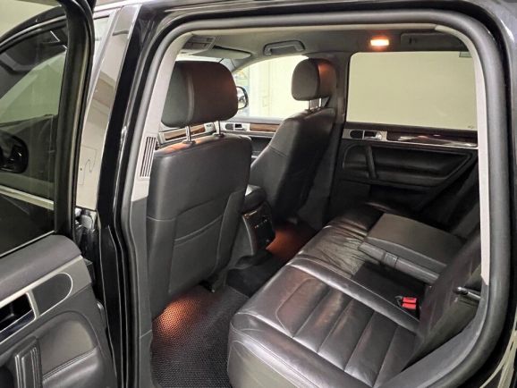 Volkswagen Touareg, 3.0 л, АТ, 2010 фото 2