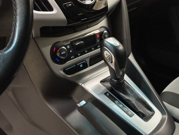 Ford Focus Titanium, 1.6 л, Робот, 2014 фото 12