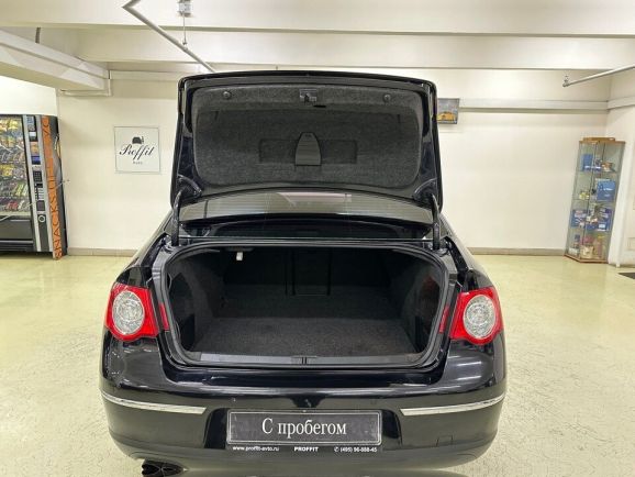 Volkswagen Passat Highline, 1.8 л, Робот, 2010 фото 9