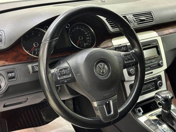 Volkswagen Passat Highline, 1.8 л, Робот, 2010 фото 11