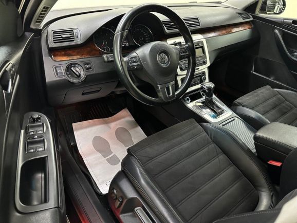 Volkswagen Passat Highline, 1.8 л, Робот, 2010 фото 13