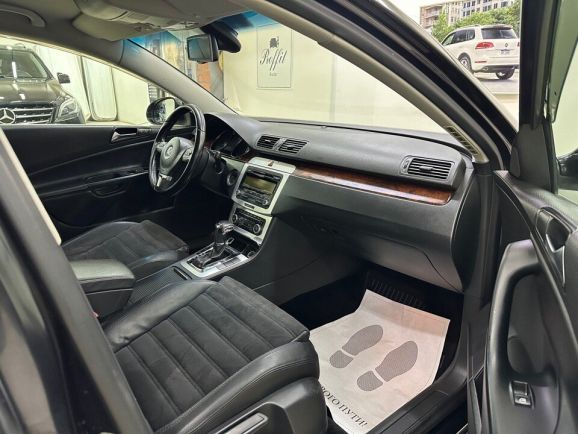 Volkswagen Passat Highline, 1.8 л, Робот, 2010 фото 15