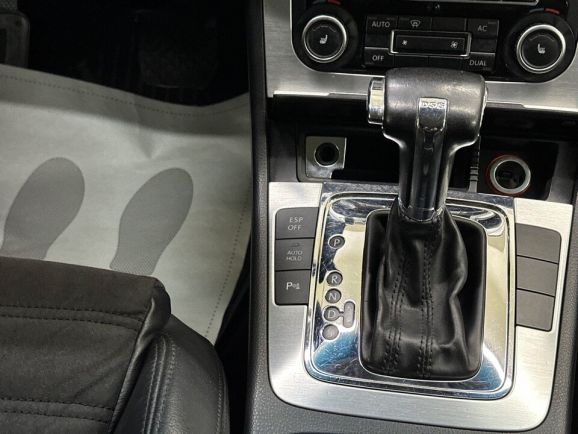 Volkswagen Passat Highline, 1.8 л, Робот, 2010 фото 16