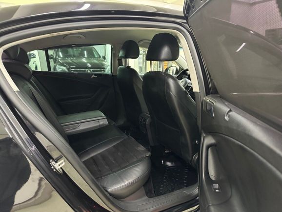 Volkswagen Passat Highline, 1.8 л, Робот, 2010 фото 17