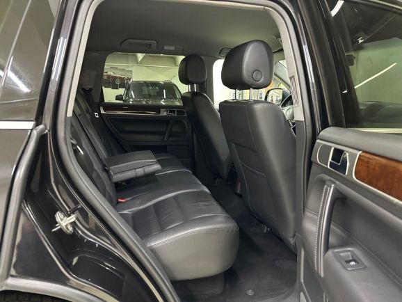 Volkswagen Touareg, 3.0 л, АТ, 2010 фото 2