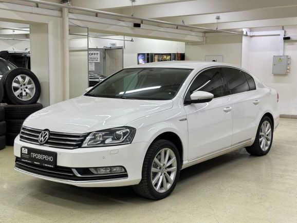 Volkswagen Passat Highline, 1.8 л, Робот, 2012 фото 3