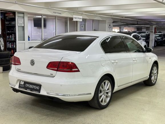 Volkswagen Passat Highline, 1.8 л, Робот, 2012 фото 6