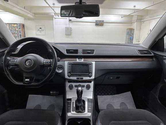 Volkswagen Passat Highline, 1.8 л, Робот, 2012 фото 12