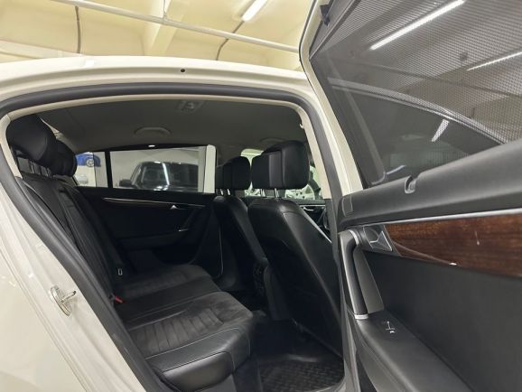 Volkswagen Passat Highline, 1.8 л, Робот, 2012 фото 14