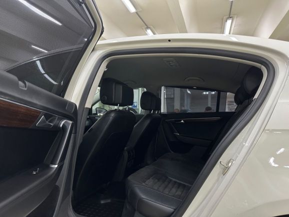 Volkswagen Passat Highline, 1.8 л, Робот, 2012 фото 2