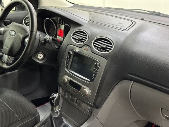 Ford Focus Titanium, 1.8 л, МТ, 2010 фото 15