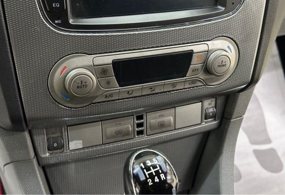 Ford Focus Titanium, 1.8 л, МТ, 2010 фото 16