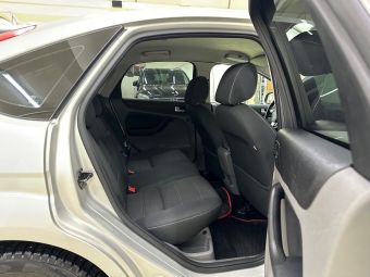 Ford Focus Titanium, 1.8 л, МКПП, 2010 фото 2
