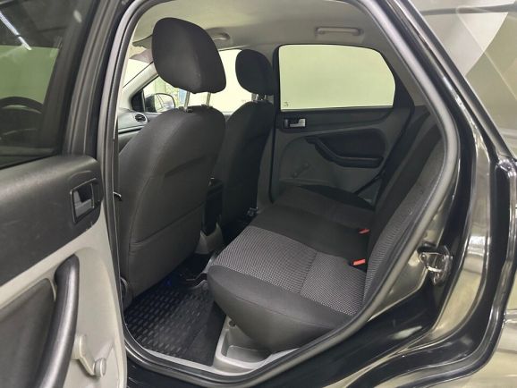 Ford Focus Ghia, 1.6 л, АТ, 2011 фото 2