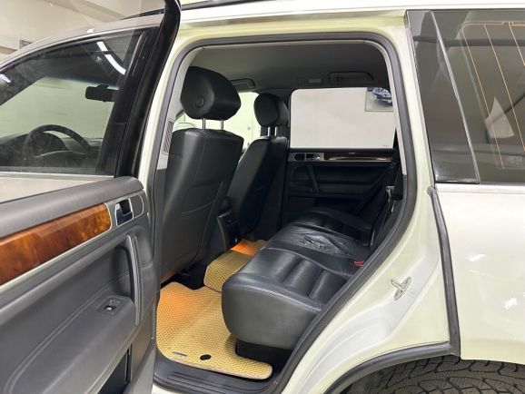 Volkswagen Touareg, 3.0 л, АТ, 2008 фото 1