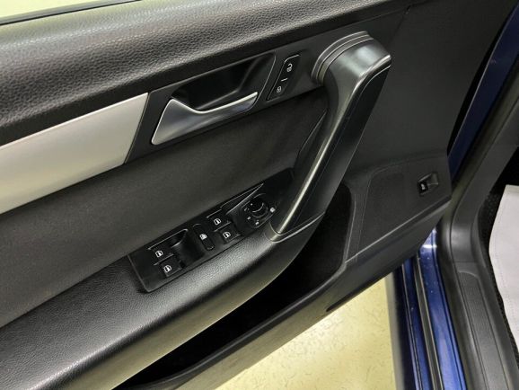 Volkswagen Passat, 1.4 л, Робот, 2011 фото 11