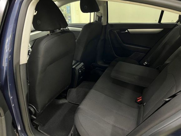Volkswagen Passat, 1.4 л, Робот, 2011 фото 2