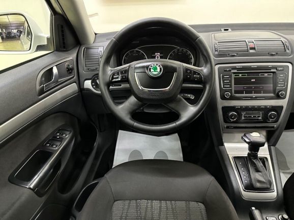 Skoda Octavia Elegance, 1.8 л, АТ, 2012 фото 10