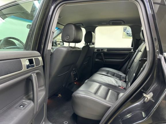 Volkswagen Touareg, 3.0 л, АТ, 2010 фото 1