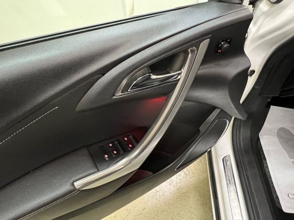 Opel Astra Cosmo, 1.4 л, АТ, 2011 фото 9