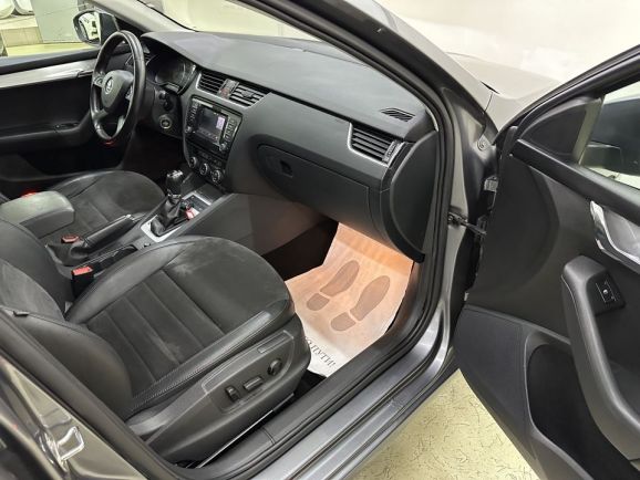 Skoda Octavia, 1.8 л, Робот, 2015 фото 15