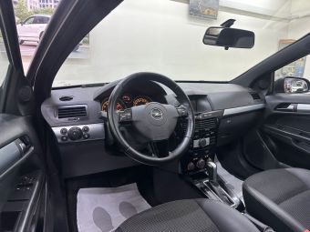 Opel Astra, 1.8 л, АКПП, 2010 фото 10