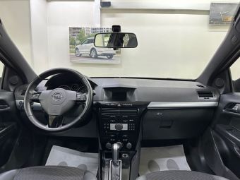 Opel Astra, 1.8 л, АКПП, 2010 фото 11