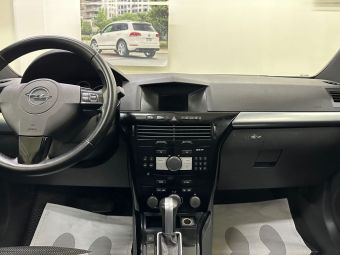 Opel Astra, 1.8 л, АКПП, 2010 фото 13