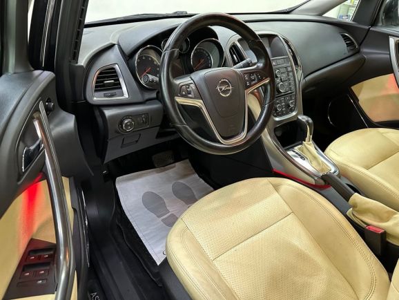 Opel Astra, 1.6 л, АТ, 2011 фото 10