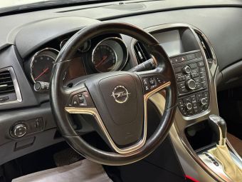 Opel Astra, 1.6 л, АКПП, 2011 фото 11