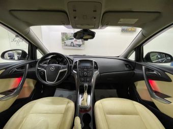 Opel Astra, 1.6 л, АКПП, 2011 фото 16