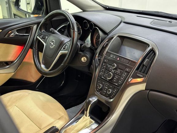 Opel Astra, 1.6 л, АТ, 2011 фото 17