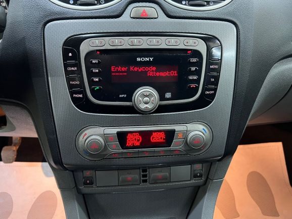 Ford Focus, 1.8 л, МТ, 2010 фото 14