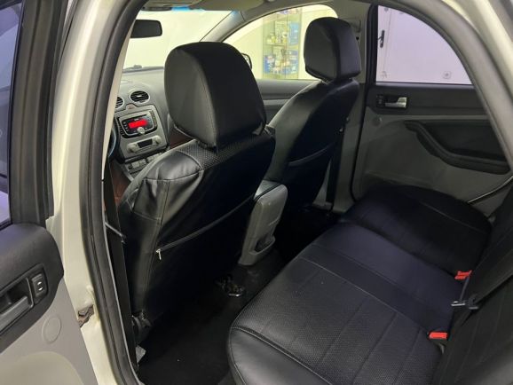 Ford Focus, 1.8 л, МТ, 2010 фото 2