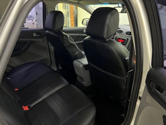 Ford Focus, 1.8 л, МТ, 2010 фото 1