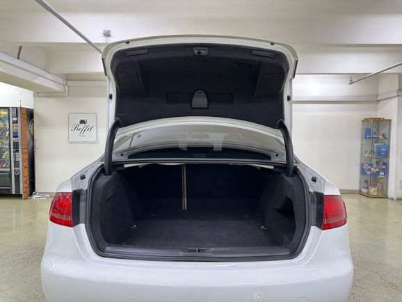 Audi A4, 2.0 л, Вариатор, 2011 фото 9