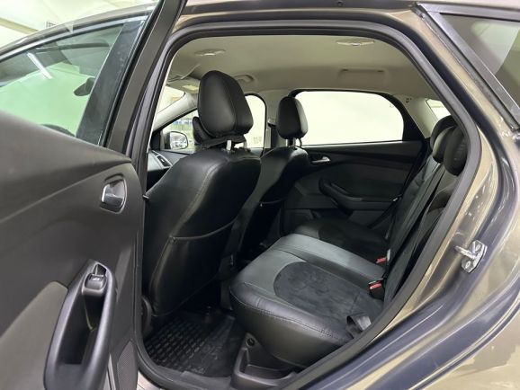 Ford Focus, 1.6 л, Робот, 2012 фото 1