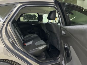 Ford Focus, 1.6 л, МКПП, 2013 фото 2