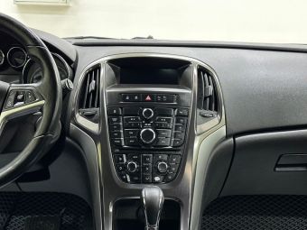 Opel Astra, 1.6 л, АКПП, 2011 фото 13