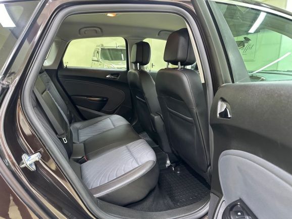 Opel Astra Cosmo, 1.6 л, АТ, 2013 фото 2