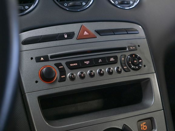 Peugeot 308, 1.6 л, МТ, 2011 фото 2