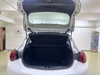 Opel Astra Cosmo, 1.6 л, АКПП, 2011 фото 9